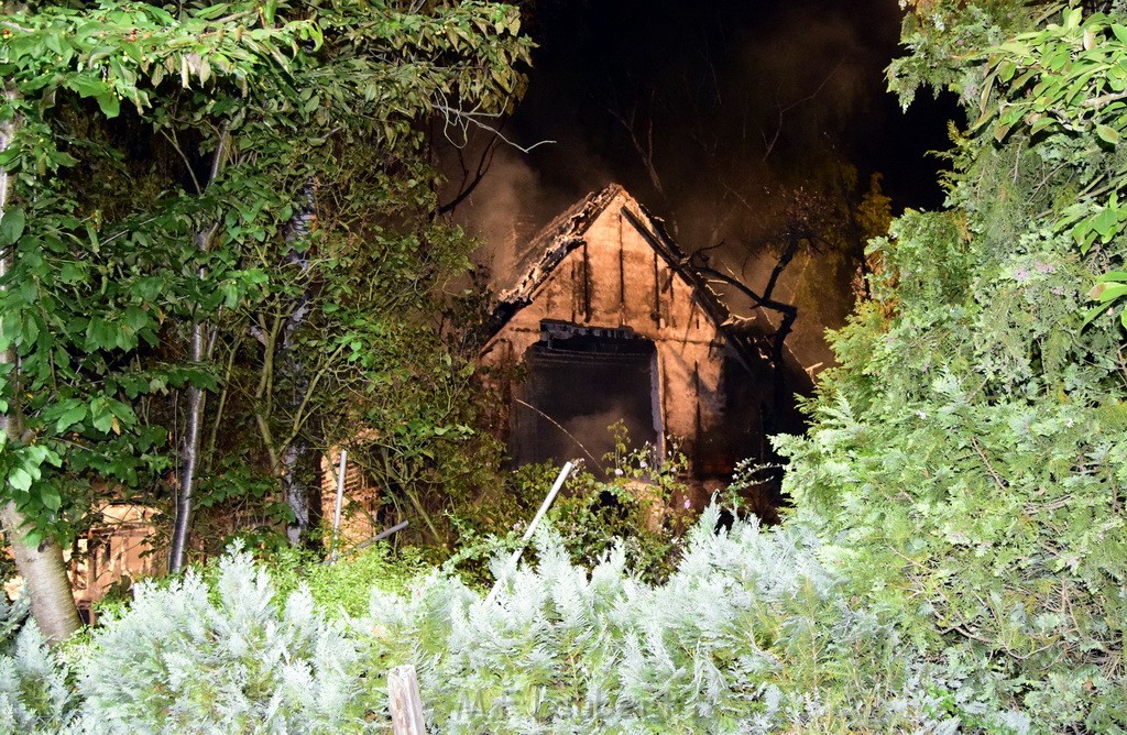 Grossfeuer Einfamilienhaus Siegburg Muehlengrabenstr P0482.JPG - Miklos Laubert